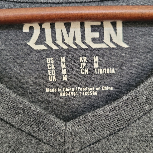 21men Long Sleeved Gray V neck with Blue Front Pocket Size Medium - Picture 6 of 6